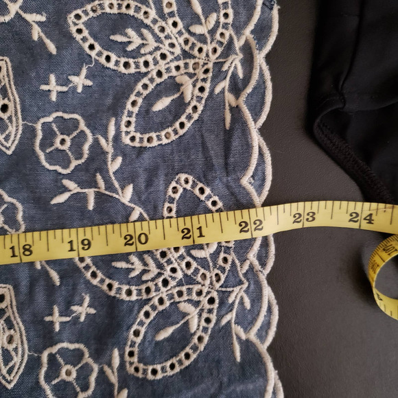 ABERCROMBIE & FITCH ruffle embroidered cold shoulder blouse S - Picture 9 of 9